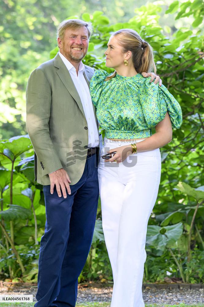 Royal Family s Traditional Photo Session - The Hague