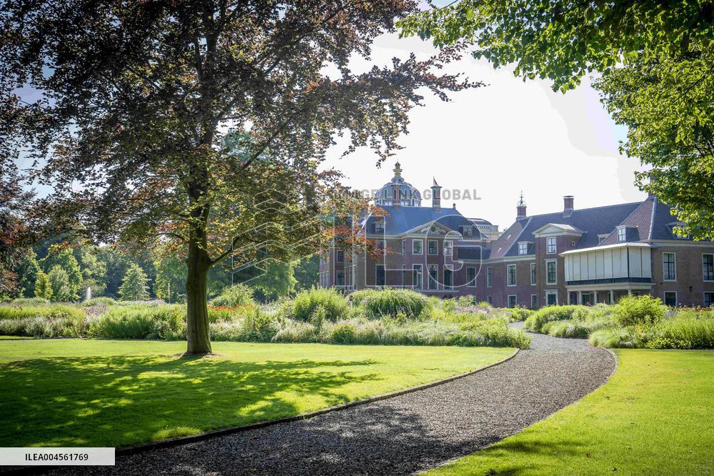 Royal Family s Traditional Photo Session - The Hague