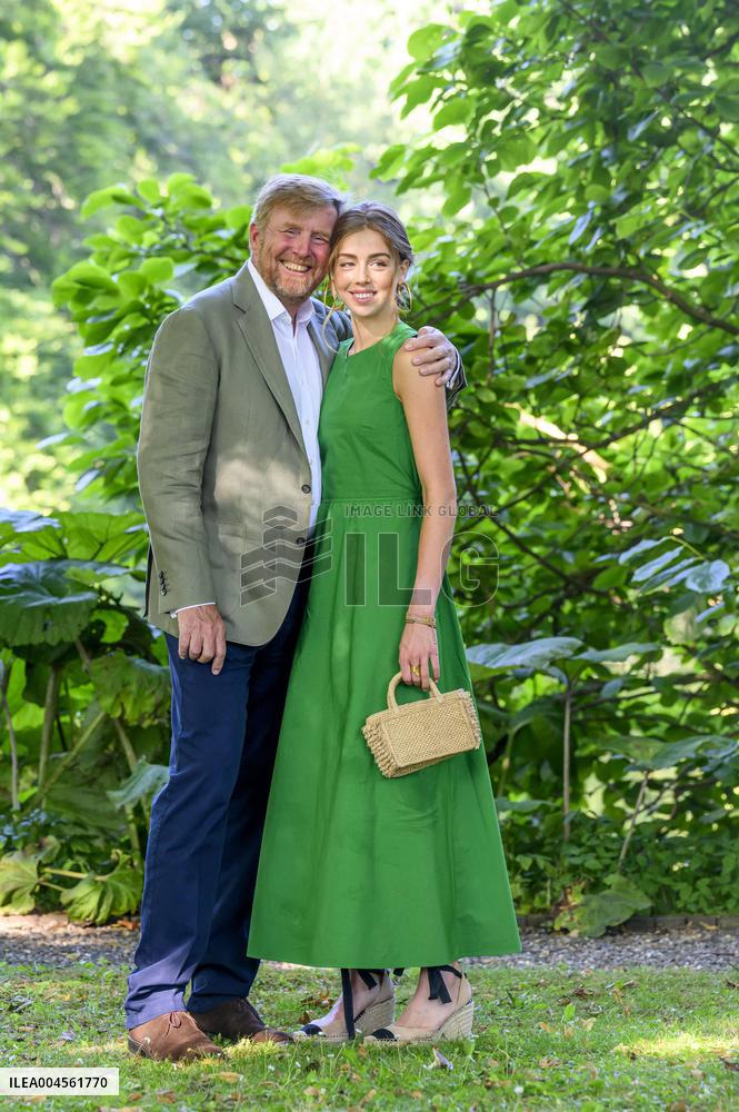 Royal Family s Traditional Photo Session - The Hague