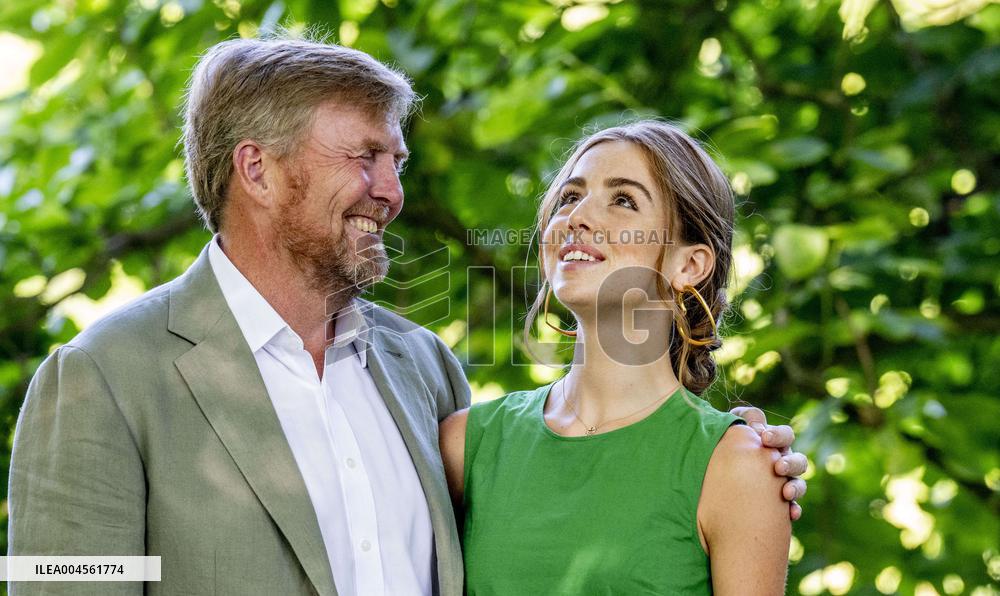 Royal Family s Traditional Photo Session - The Hague