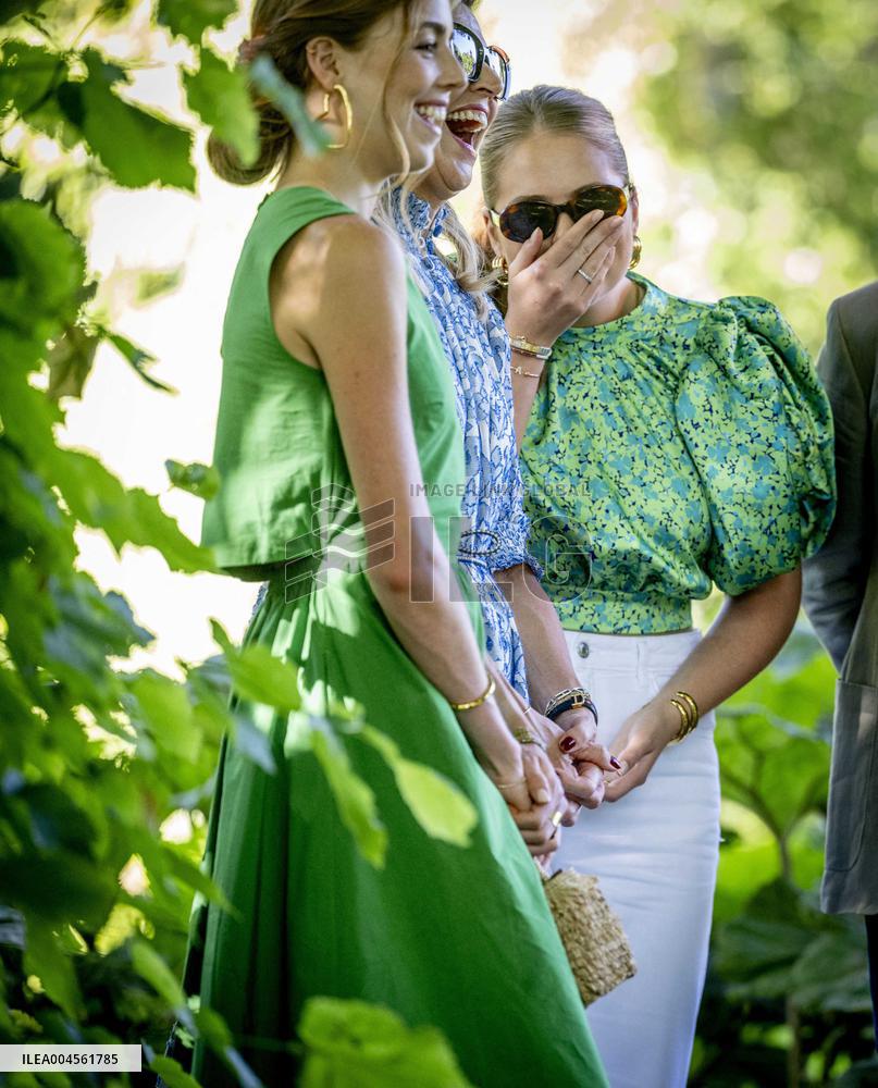 Royal Family s Traditional Photo Session - The Hague