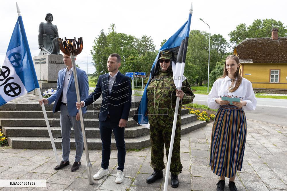 Estonian Song and Dance Festival flame on relay around the country