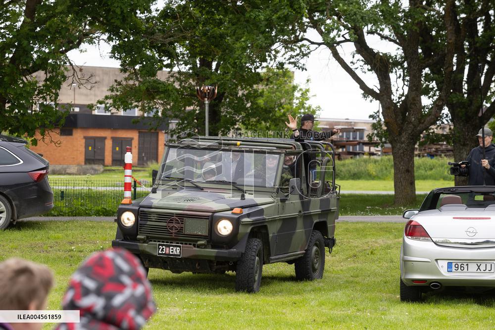 Estonian Song and Dance Festival flame on relay around the country