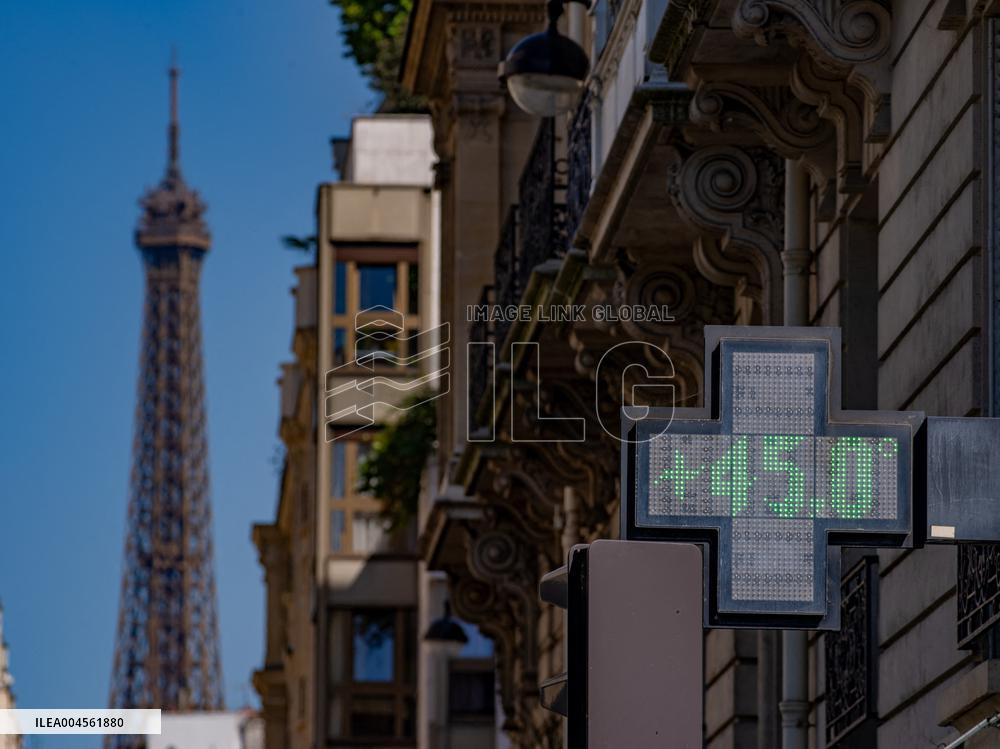 Illustration - Heatwave Hits Paris - Paris