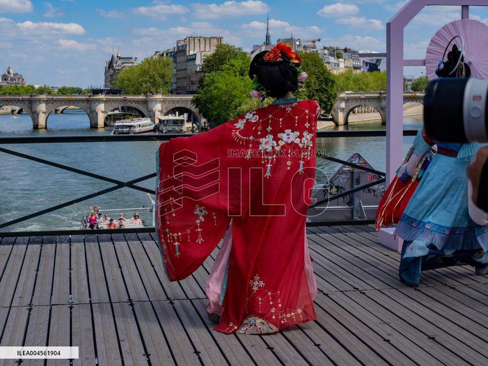 Chinese Troupe Performance on the Pont des Arts - Paris