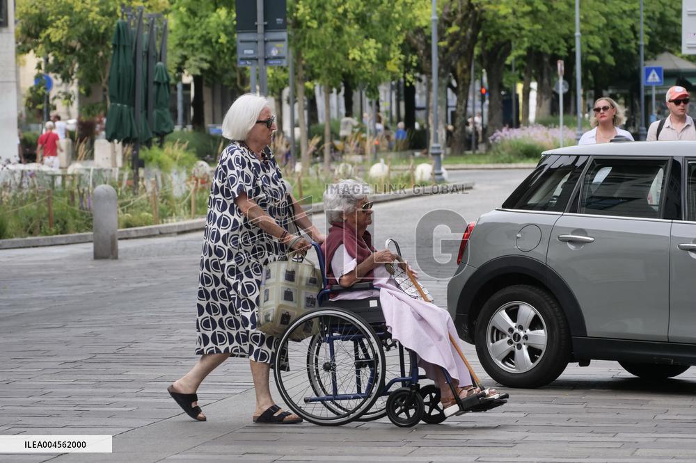 Illustration - Summer Loneliness - Bergamo