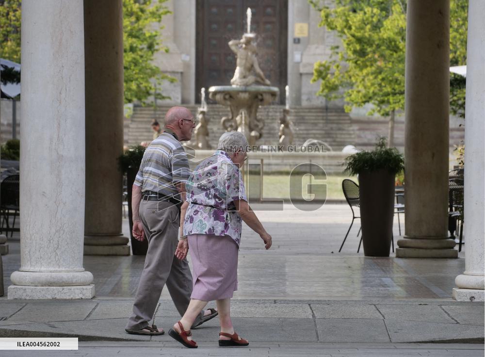 Illustration - Summer Loneliness - Bergamo