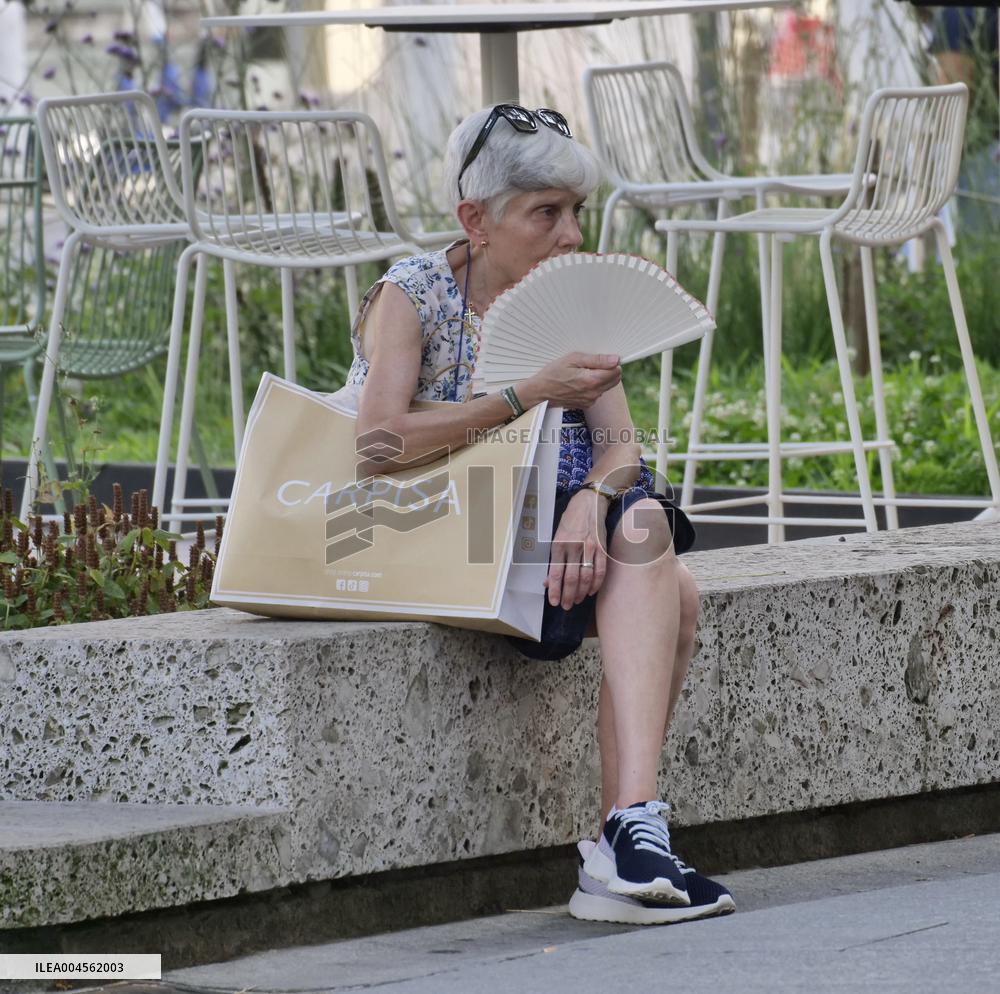 Illustration - Summer Loneliness - Bergamo