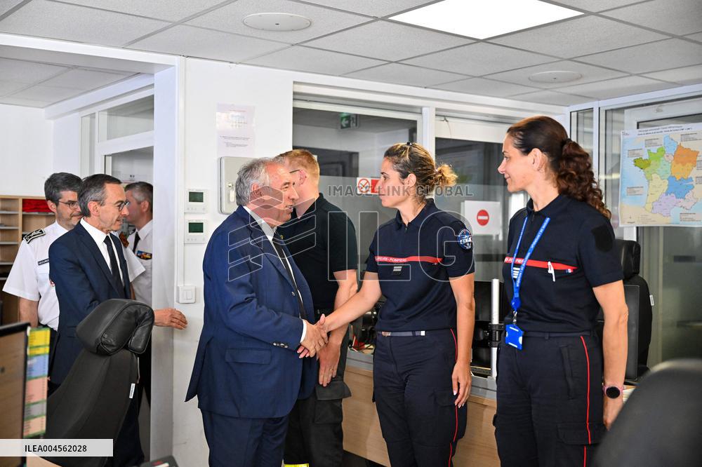 Bayrou Visits Crisis Center Amid Severe Heatwave in France - Paris