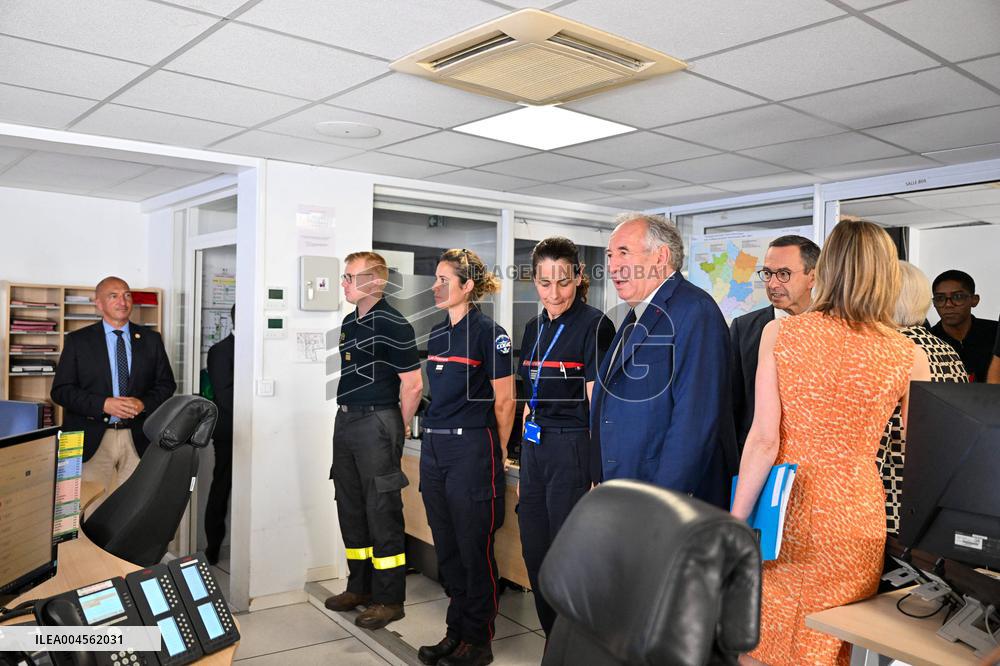 Bayrou Visits Crisis Center Amid Severe Heatwave in France - Paris