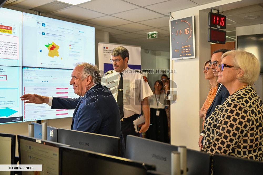 Bayrou Visits Crisis Center Amid Severe Heatwave in France - Paris