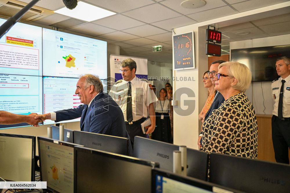 Bayrou Visits Crisis Center Amid Severe Heatwave in France - Paris