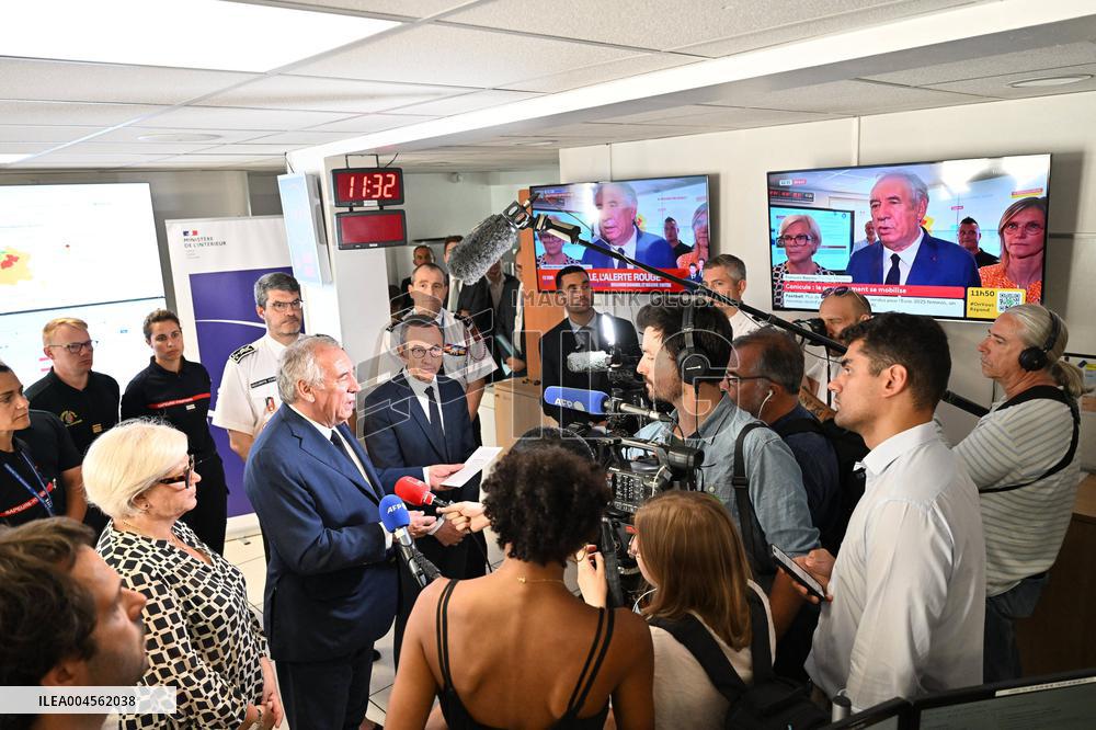 Bayrou Visits Crisis Center Amid Severe Heatwave in France - Paris