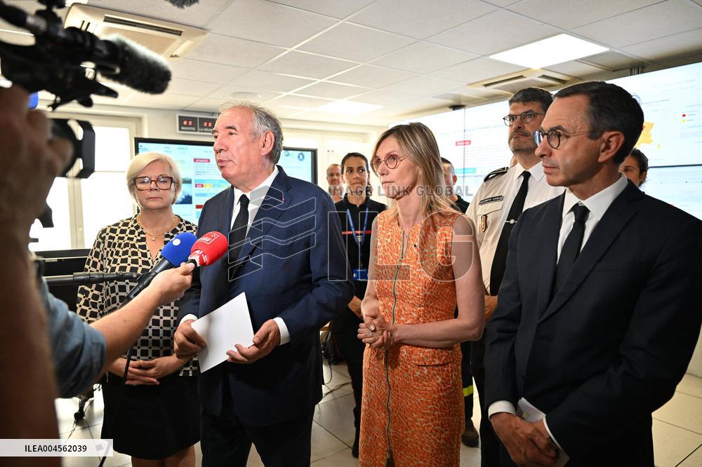 Bayrou Visits Crisis Center Amid Severe Heatwave in France - Paris