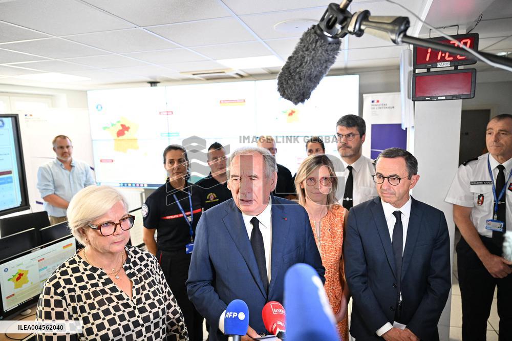 Bayrou Visits Crisis Center Amid Severe Heatwave in France - Paris