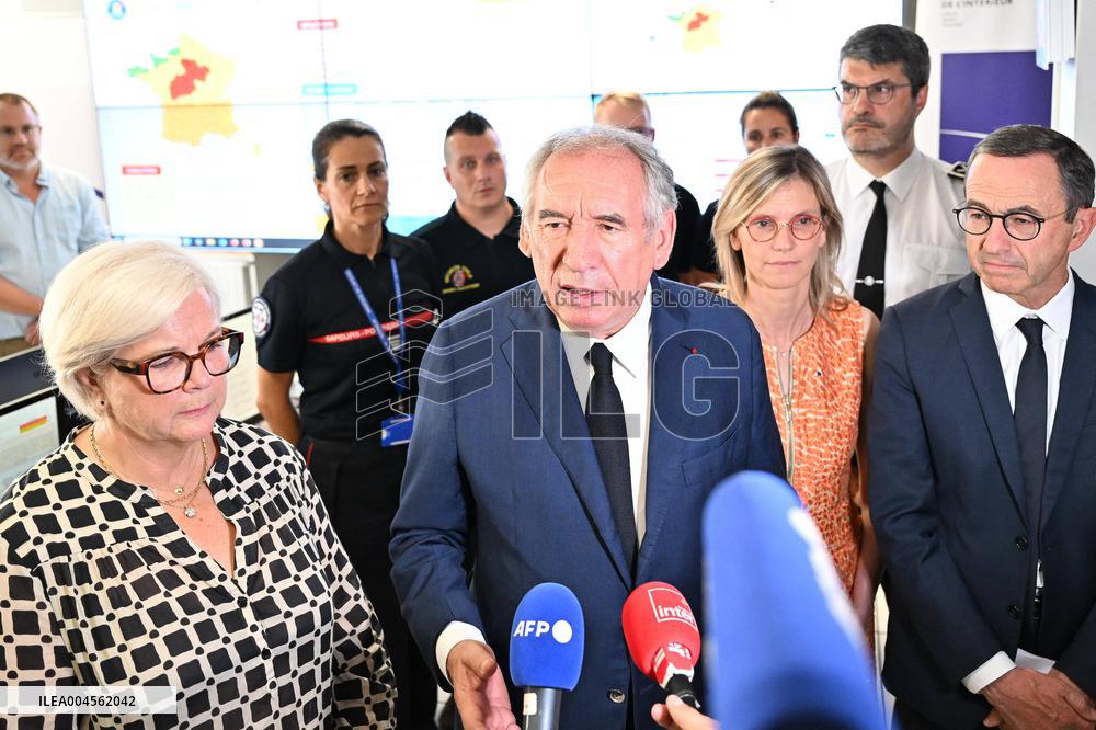 Bayrou Visits Crisis Center Amid Severe Heatwave in France - Paris