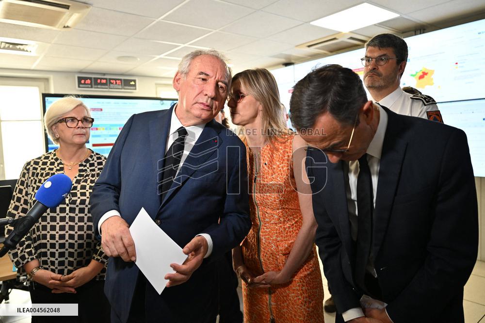 Bayrou Visits Crisis Center Amid Severe Heatwave in France - Paris