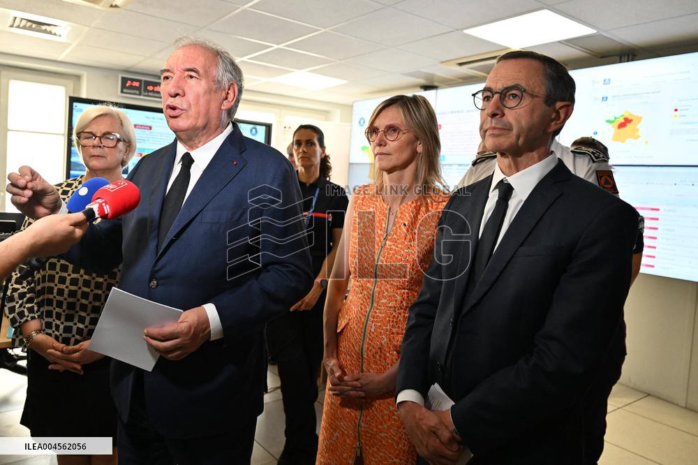 Bayrou Visits Crisis Center Amid Severe Heatwave in France - Paris