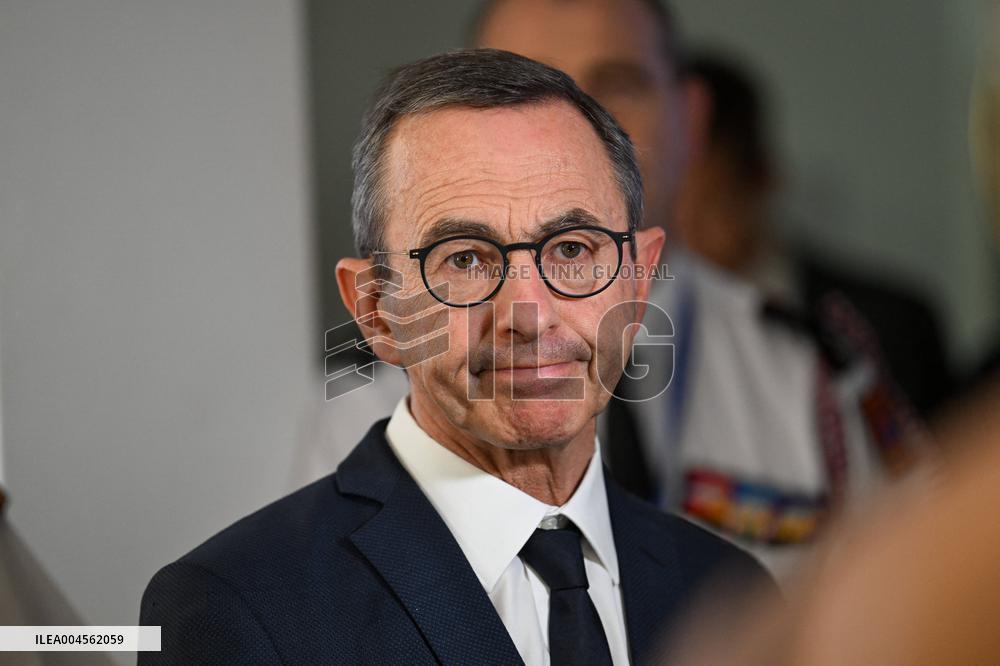 Bayrou Visits Crisis Center Amid Severe Heatwave in France - Paris