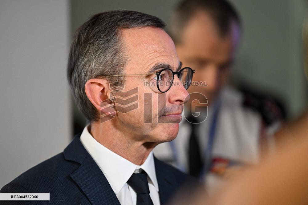 Bayrou Visits Crisis Center Amid Severe Heatwave in France - Paris