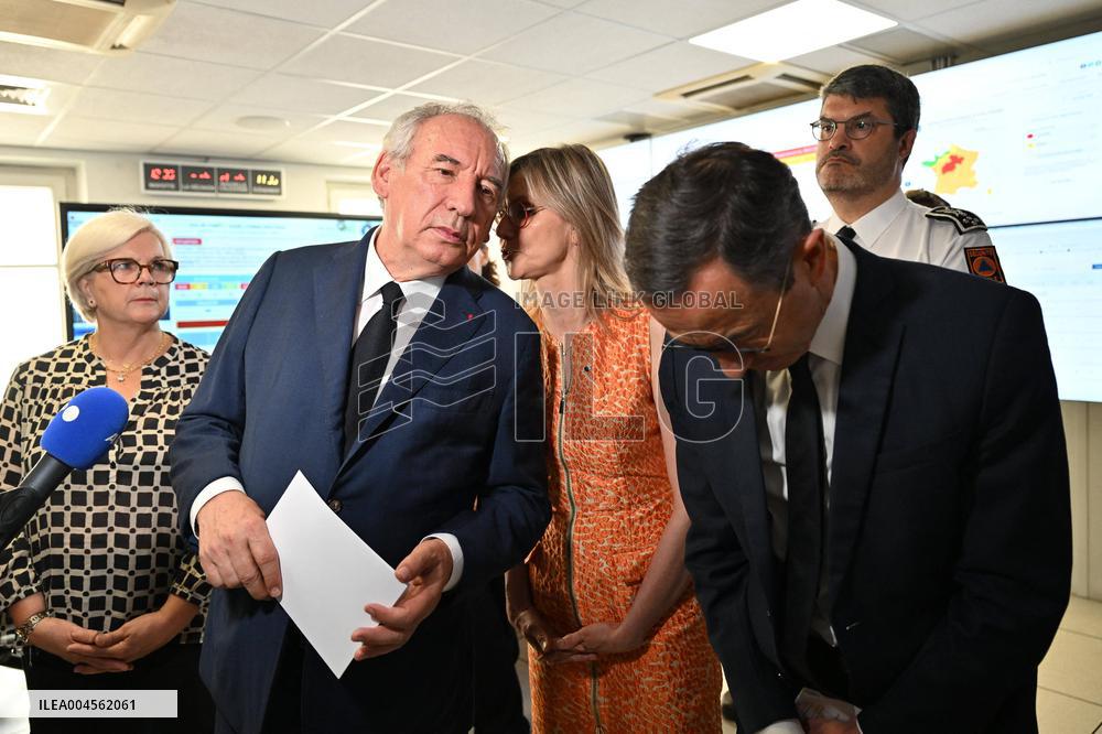Bayrou Visits Crisis Center Amid Severe Heatwave in France - Paris