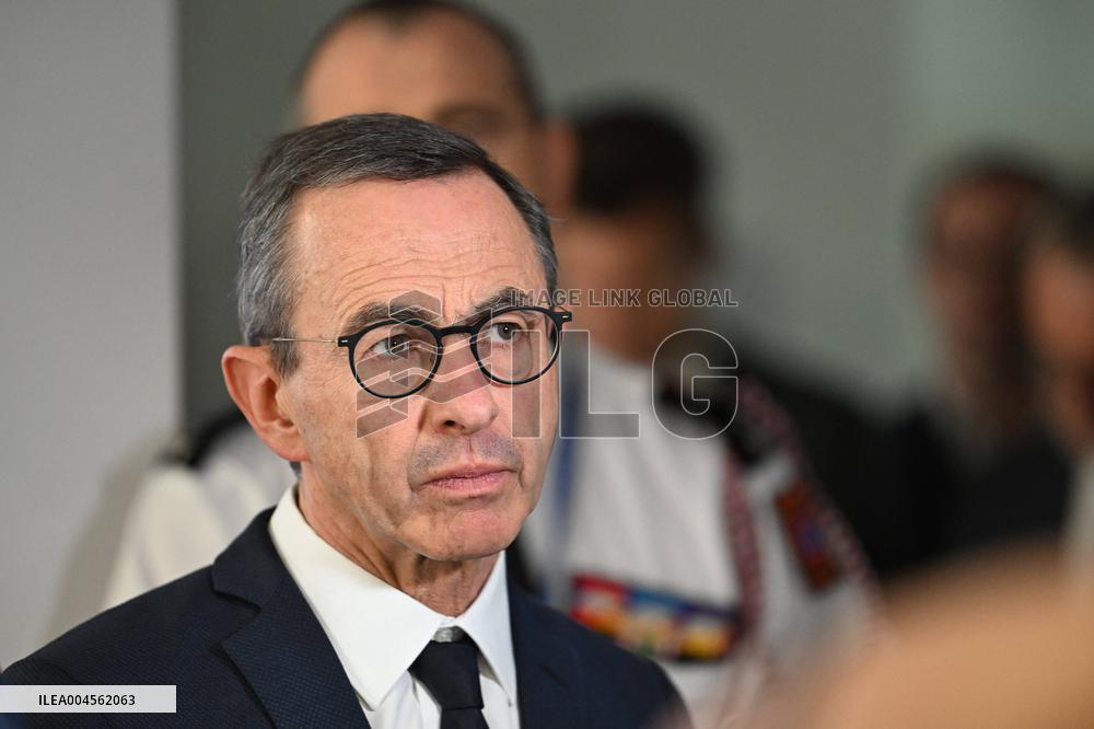 Bayrou Visits Crisis Center Amid Severe Heatwave in France - Paris