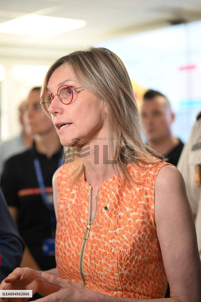 Bayrou Visits Crisis Center Amid Severe Heatwave in France - Paris
