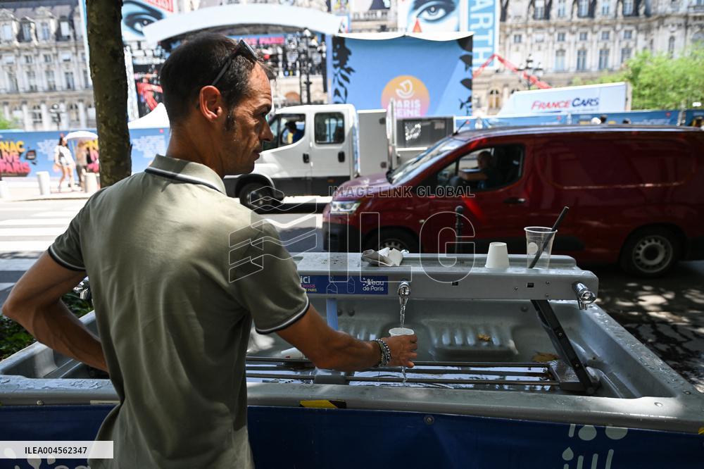 Heat wave hits Paris FA