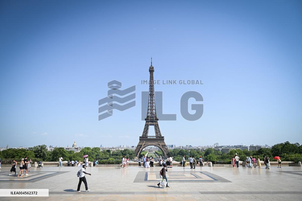 Heat wave hits Paris FA