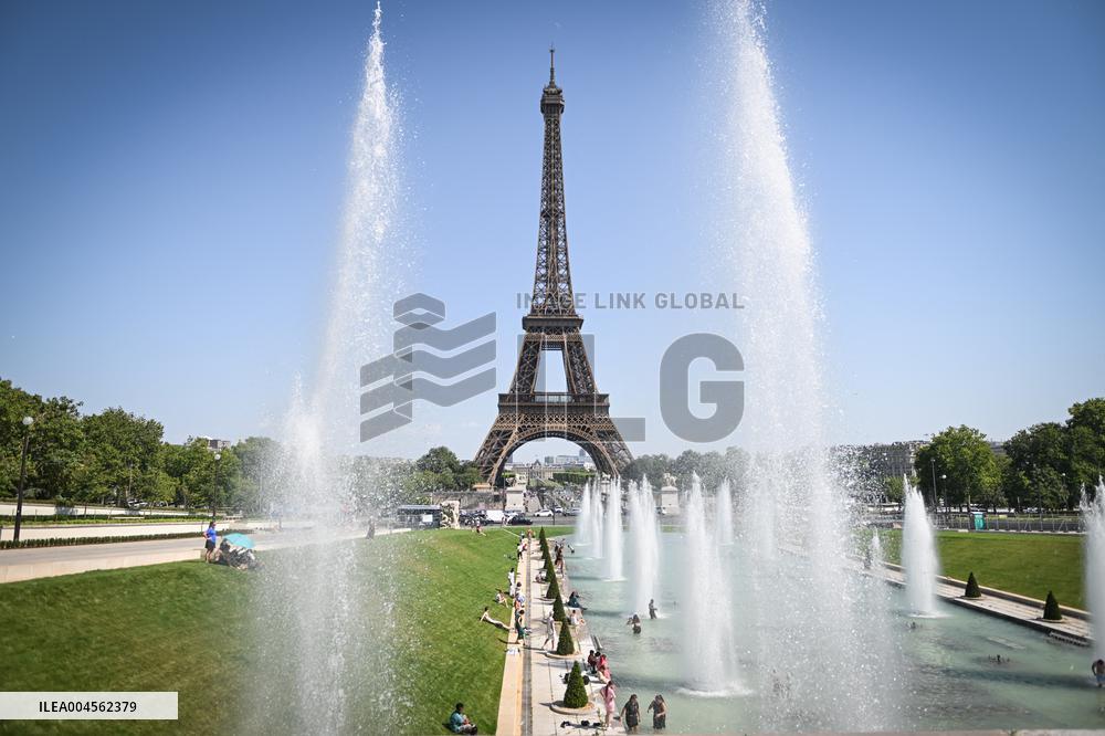 Heat wave hits Paris FA