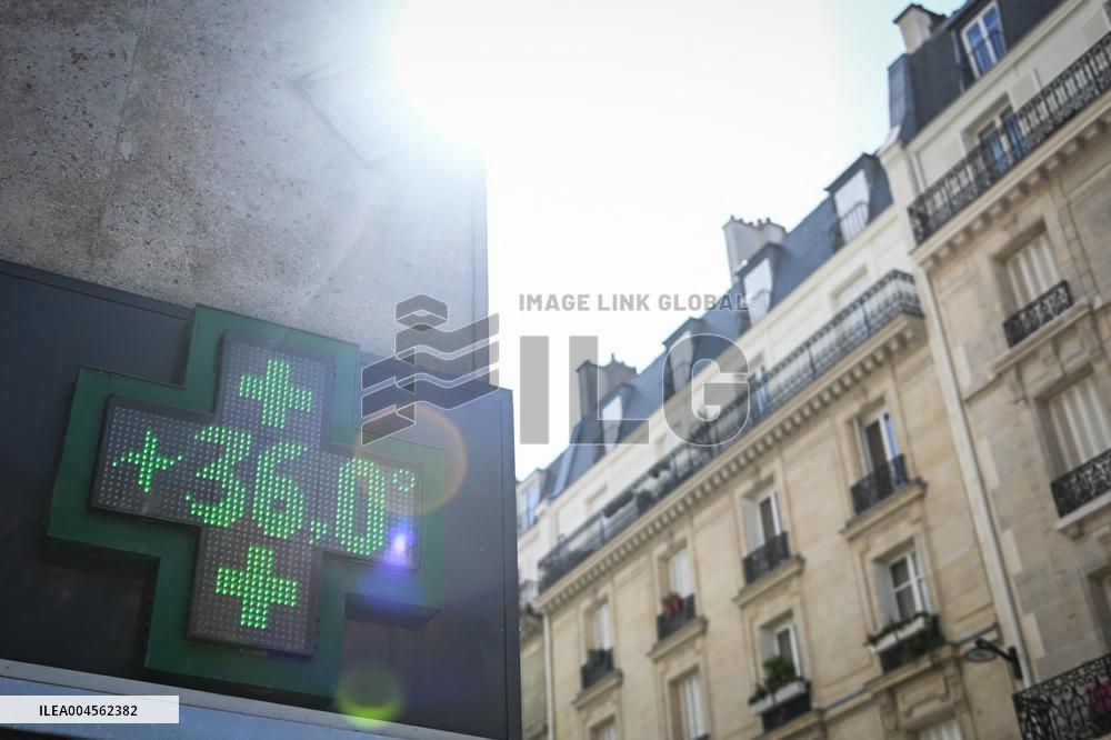 Heat wave hits Paris FA