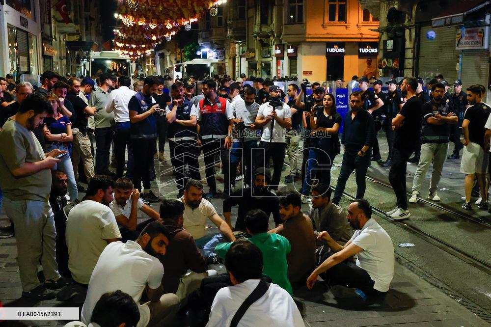 A Controversial Press Cartoon Leads To The Arrest Of Its Author And An Editor - Turkey