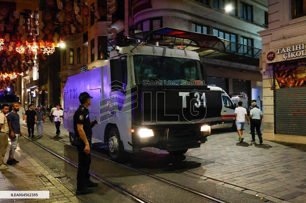 A Controversial Press Cartoon Leads To The Arrest Of Its Author And An Editor - Turkey