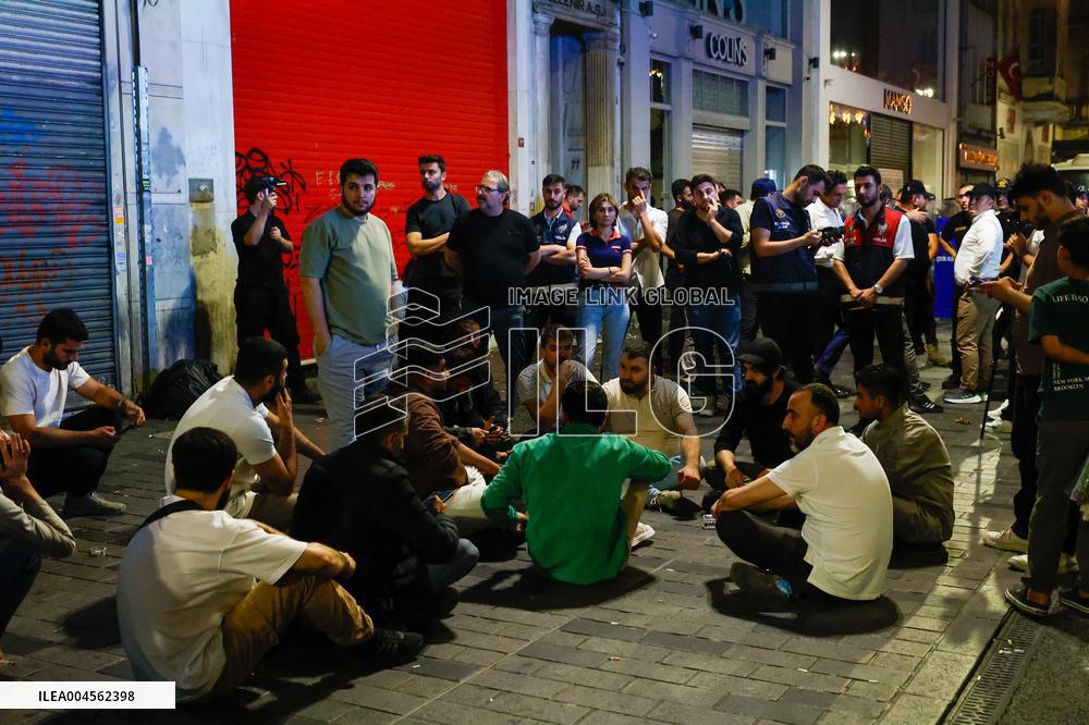 A Controversial Press Cartoon Leads To The Arrest Of Its Author And An Editor - Turkey