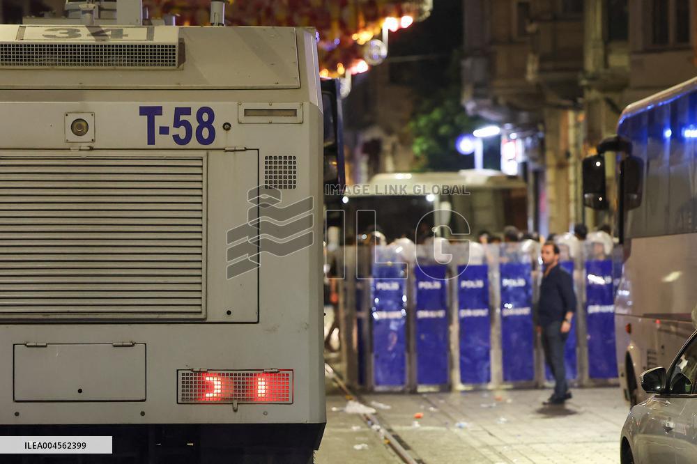 A Controversial Press Cartoon Leads To The Arrest Of Its Author And An Editor - Turkey