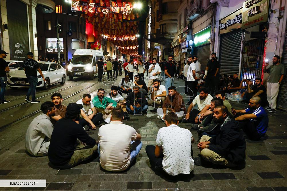 A Controversial Press Cartoon Leads To The Arrest Of Its Author And An Editor - Turkey