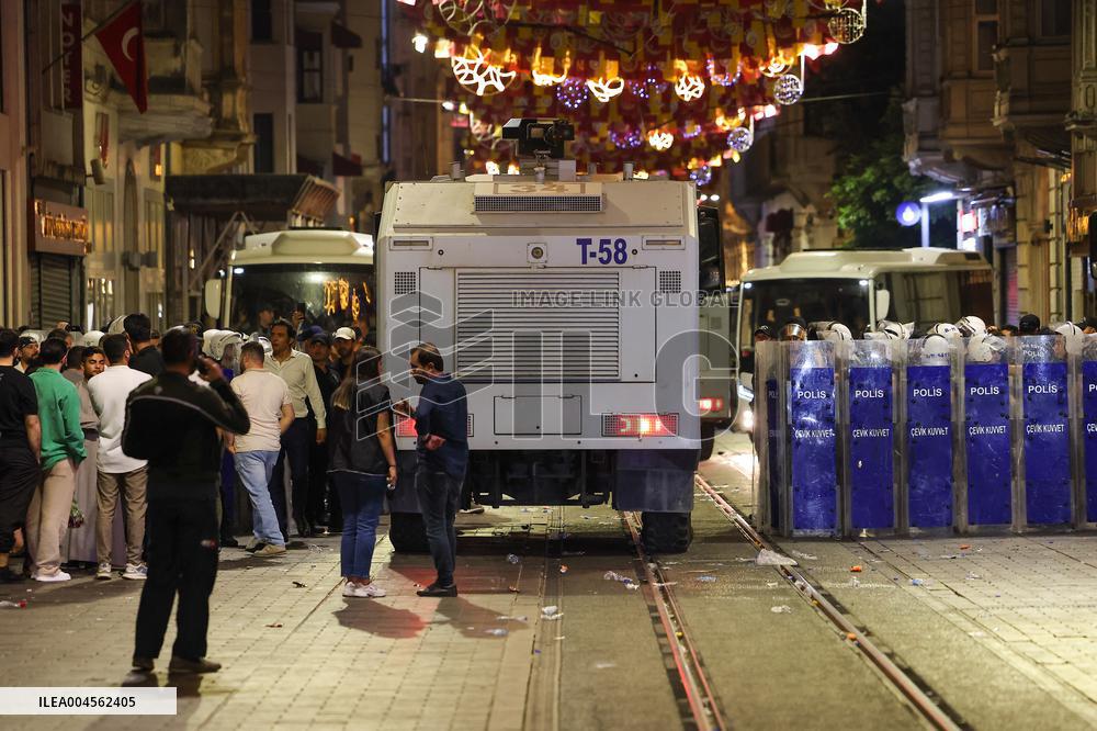 A Controversial Press Cartoon Leads To The Arrest Of Its Author And An Editor - Turkey