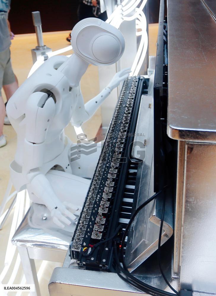 AI Humanoid Robot Pianist