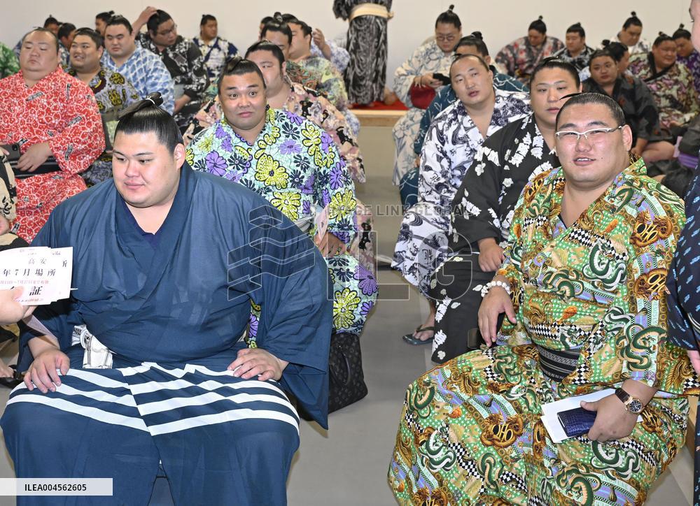Sumo grand champions Onosato, Hoshoryu