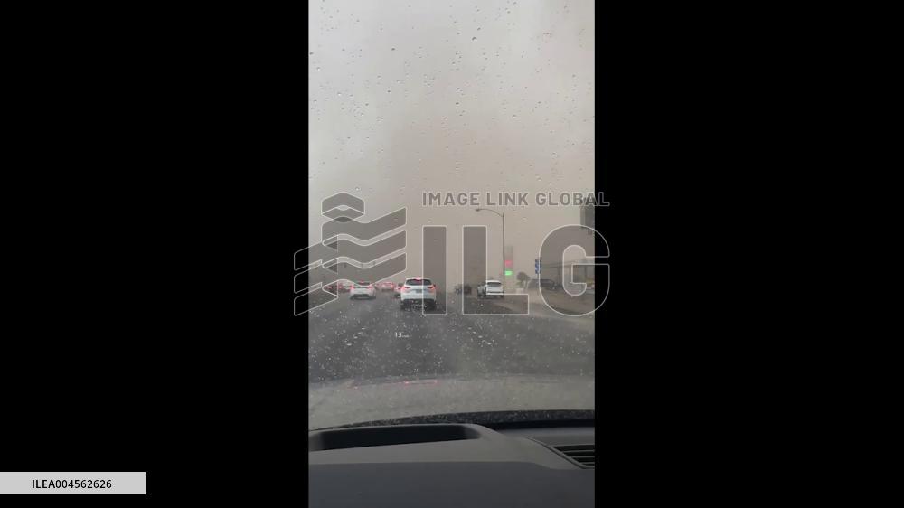 US: Powerful Winds Slam Las Vegas, Causing Dust Storm and Power Outage