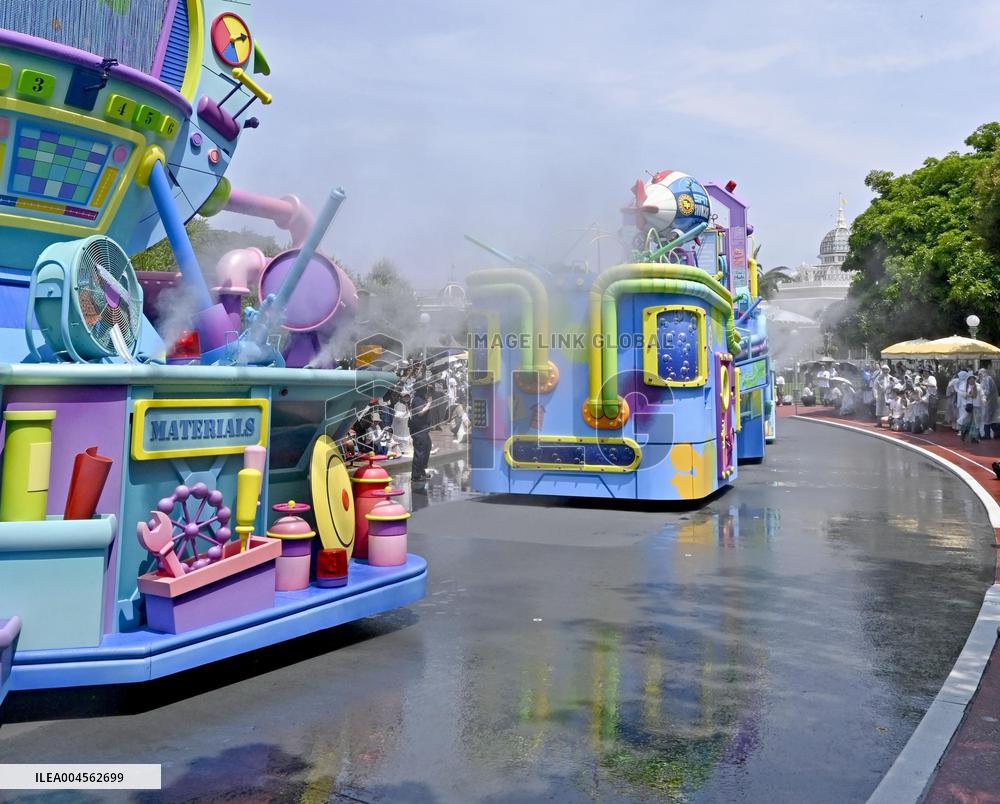 Disney parade floats