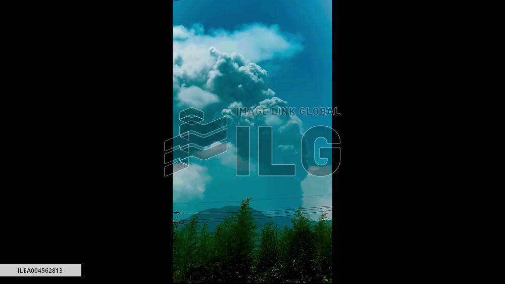 Japan: Shinmoedake Volcano Eruption Continues, Spews Ash 2,800 Meters Into Sky 2