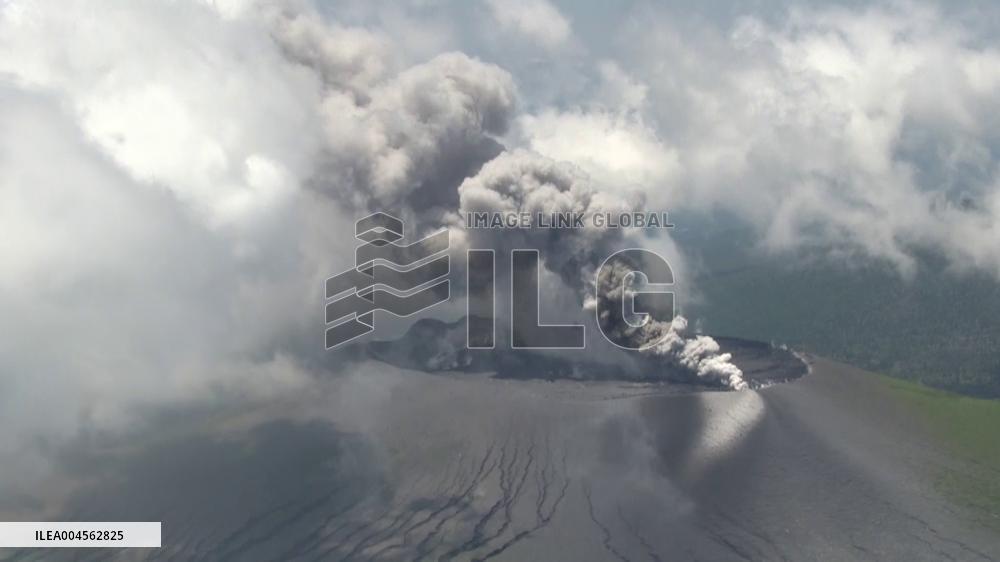 [Breaking News]Mt. Shinmoe eruption in southwestern Japan