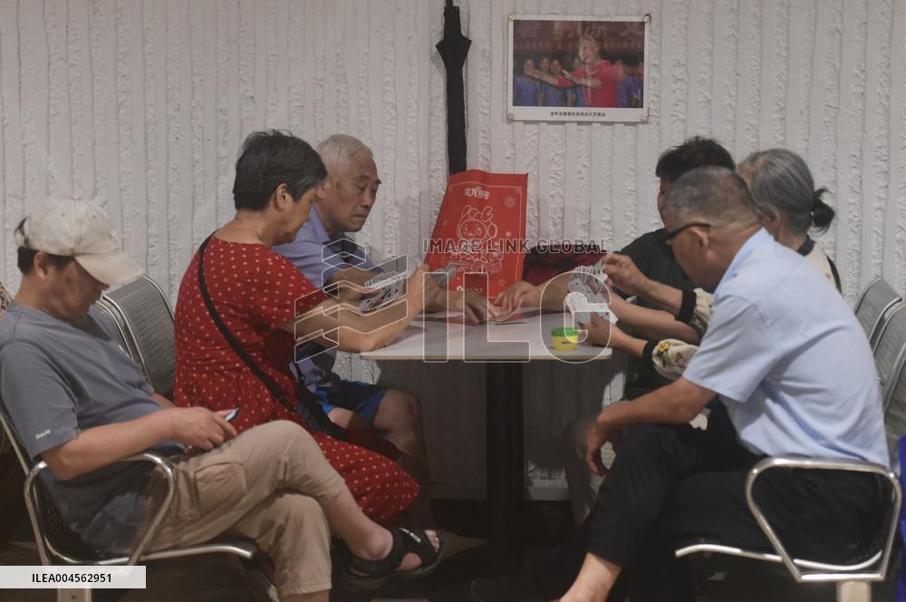 Citizens Enjoy Coolness in The Air-raid Shelter in Hangzhou