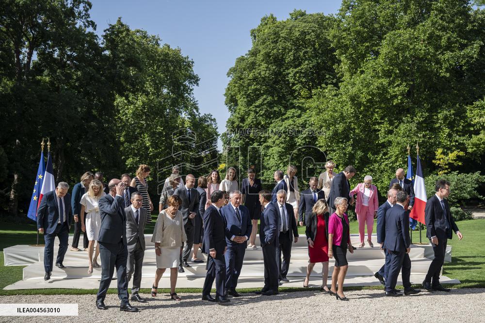 President Macron And Government Members Family Picture - Paris