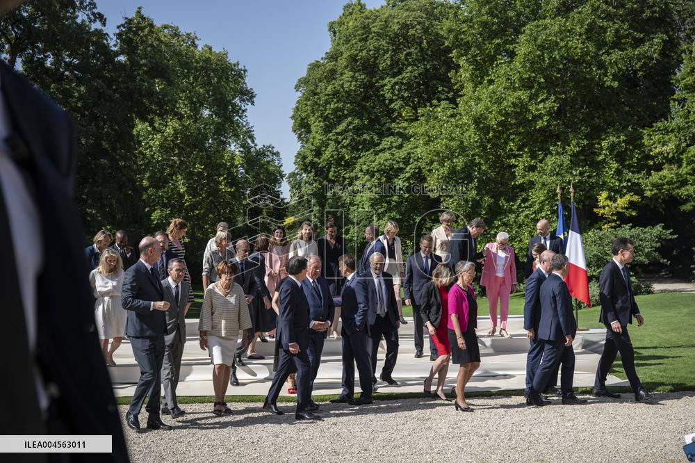 President Macron And Government Members Family Picture - Paris
