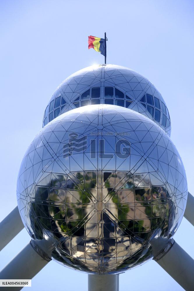 Atomium Overheats and Forced to Close Early - Brussels