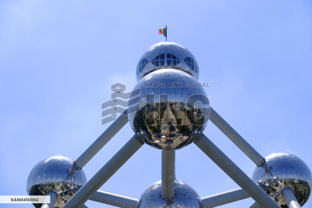 Atomium Overheats and Forced to Close Early - Brussels