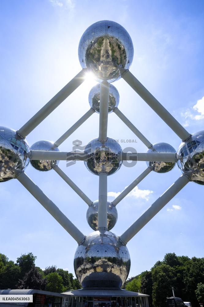 Atomium Overheats and Forced to Close Early - Brussels