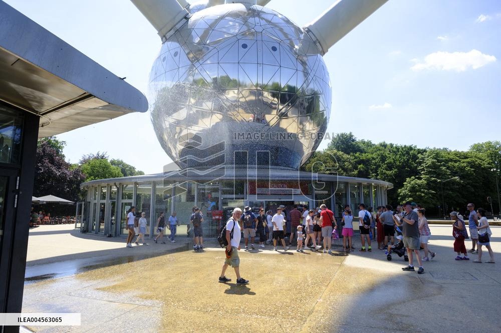 Atomium Overheats and Forced to Close Early - Brussels